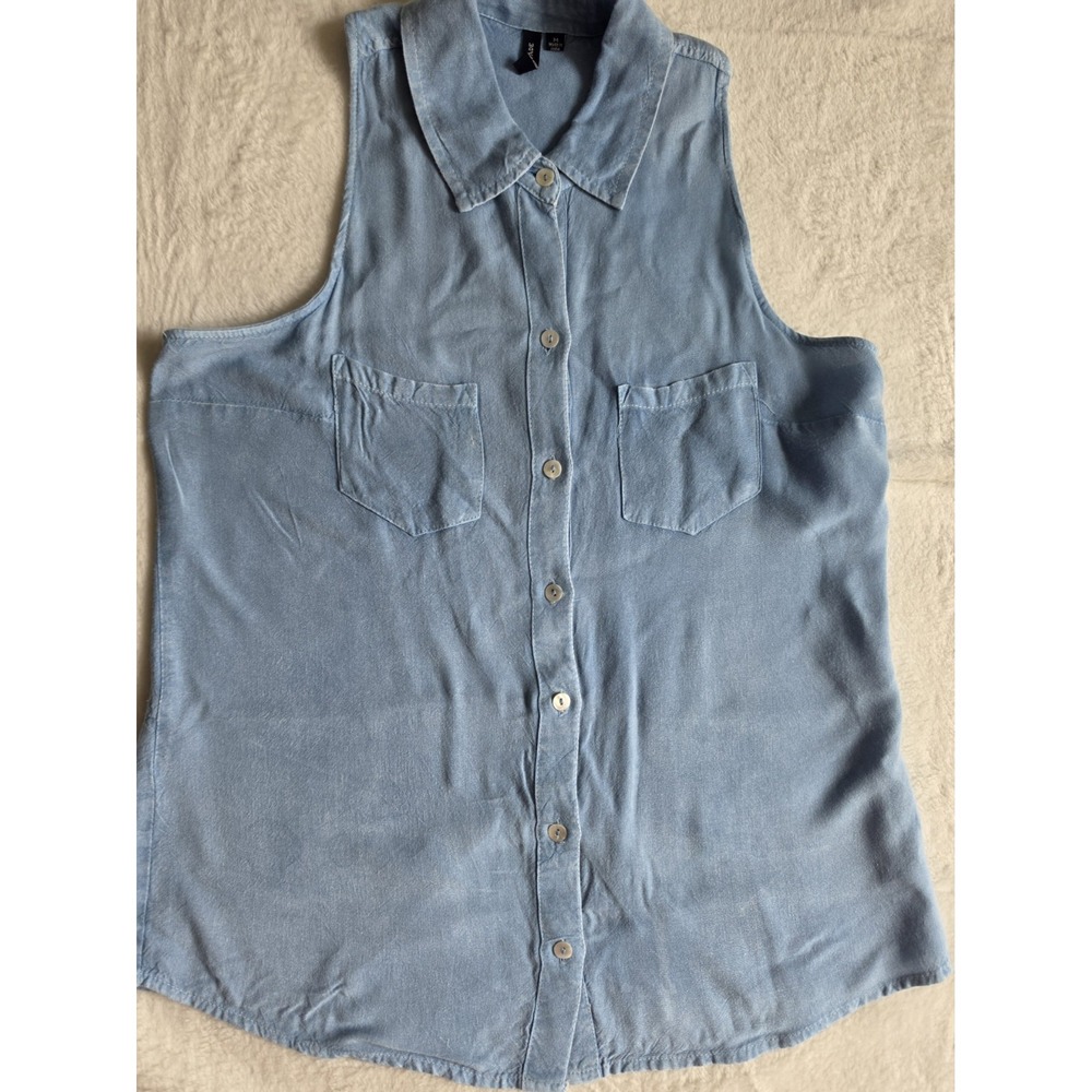 D&Kade Womens Medium Chambray Sleeveless Button Front Shirt Blue Collared Top